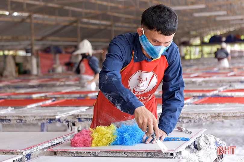 Cận cảnh nhà máy sản xuất thạch cao của doanh nghiệp Hà Tĩnh trên đất bạn Lào