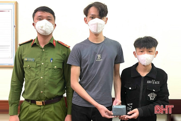 Nhặt được ví tiền, nam sinh lớp 9 ở Hà Tĩnh nhờ công an tìm người trả lại