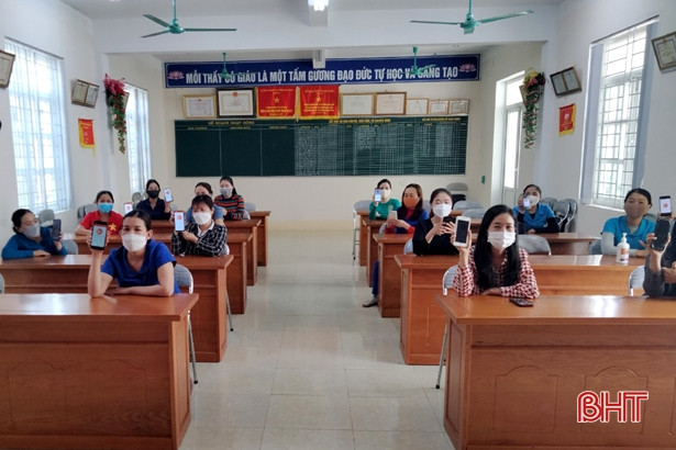 Hướng dẫn cài app “Báo cháy 114” cho hơn 1.500 cán bộ, giáo viên TX Kỳ Anh