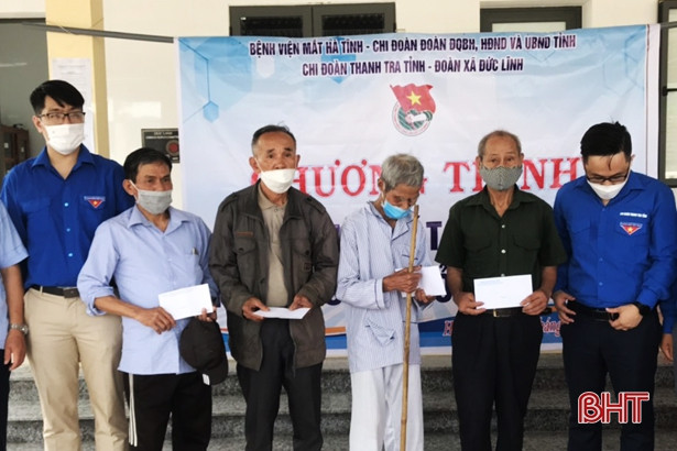 Khám, cấp phát thuốc miễn phí cho hơn 170 người dân Vũ Quang