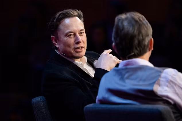 Tỉ phú Elon Musk bị chê thiếu hiểu biết về truyền thông mạng xã hội