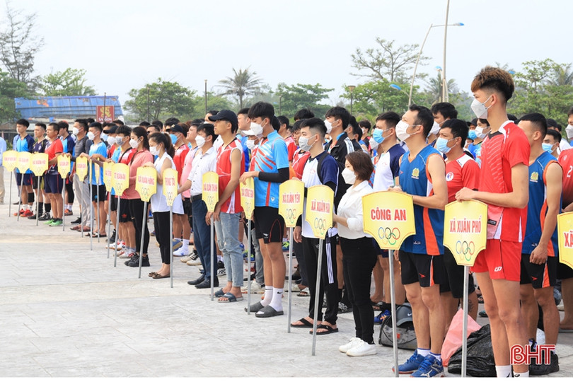 200 VĐV tranh tài Giải Bóng chuyền nam huyện Nghi Xuân