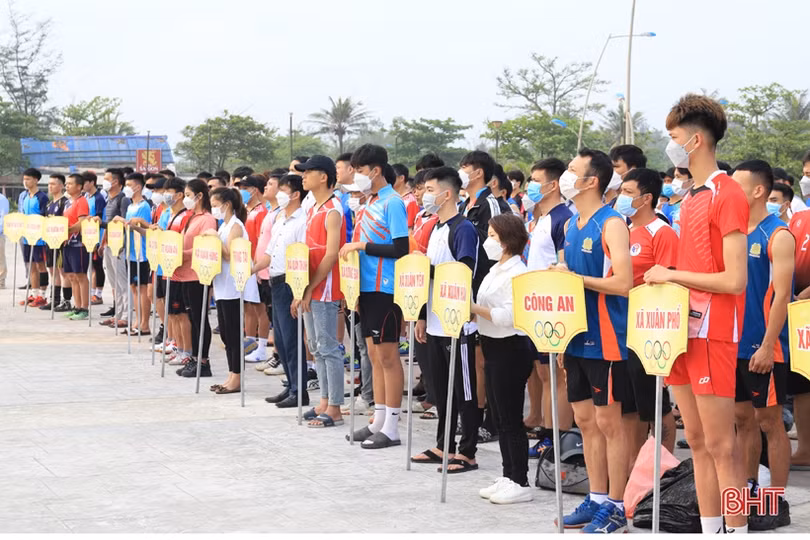 200 VĐV tranh tài Giải Bóng chuyền nam huyện Nghi Xuân