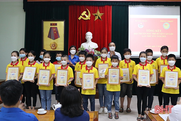Trao 45 giải tại Hội thi Tin học trẻ cấp huyện Can Lộc