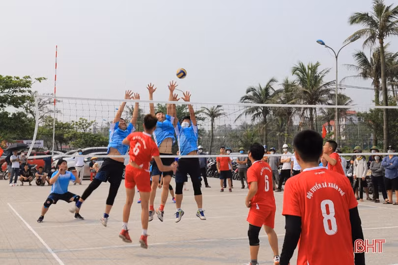 200 VĐV tranh tài Giải Bóng chuyền nam huyện Nghi Xuân