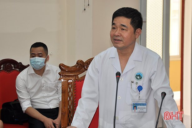 Vietcombank Hà Tĩnh hỗ trợ trang thiết bị y tế cho Bệnh viện Đa khoa tỉnh