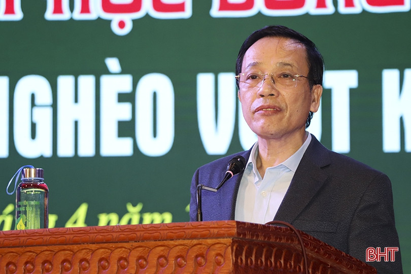 Quỹ Phan Anh trao học bổng trị giá 288 triệu đồng cho 12 học sinh nghèo vượt khó ở Đức Thọ