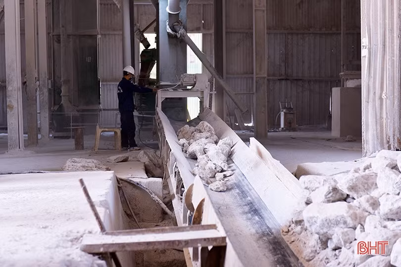 Cận cảnh nhà máy sản xuất thạch cao của doanh nghiệp Hà Tĩnh trên đất bạn Lào
