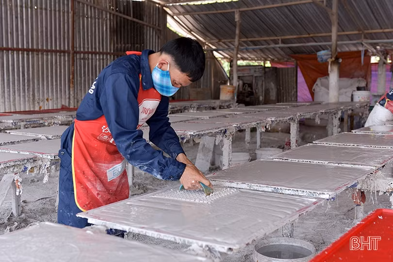 Cận cảnh nhà máy sản xuất thạch cao của doanh nghiệp Hà Tĩnh trên đất bạn Lào