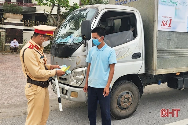 Còn nhiều tài xế chở hàng quá tải trọng trên các tuyến giao thông ở Thạch Hà
