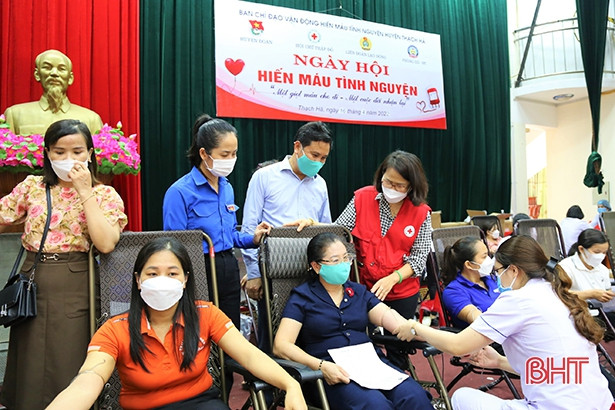 “Giọt máu - kho báu tình người”