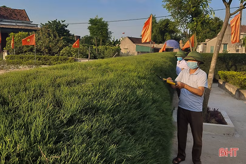 Người cán bộ thôn nêu gương sáng học và làm theo lời Bác