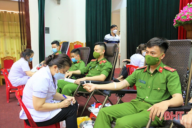 “Giọt máu - kho báu tình người”