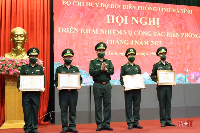 Bộ Tư lệnh BĐBP và UBND tỉnh vinh danh 19 tập thể, cá nhân BĐBP Hà Tĩnh