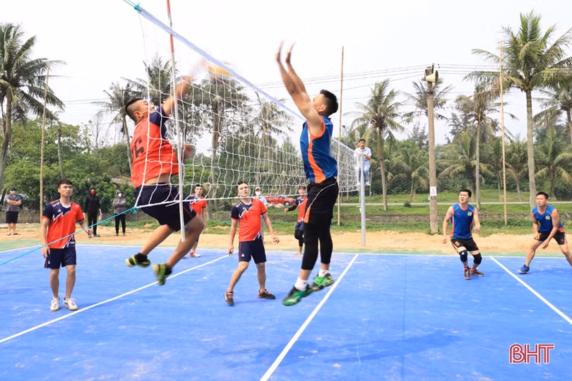200 VĐV tranh tài Giải Bóng chuyền nam huyện Nghi Xuân