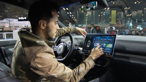 VinFast hợp tác với Amazon tích hợp trợ lý giọng nói Alexa vào xe điện