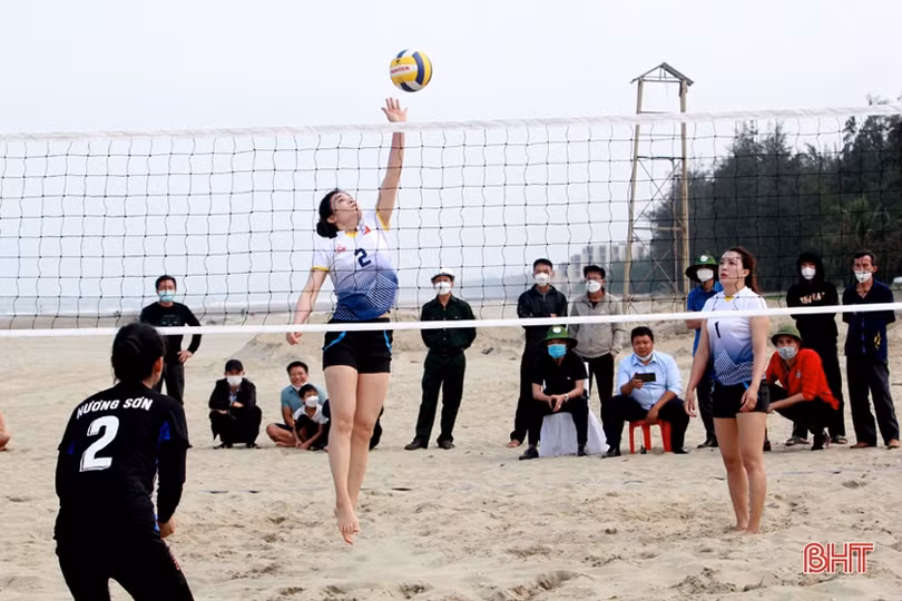 Các hoạt động thể thao sôi nổi tạo điểm nhấn cho mùa du lịch biển Hà Tĩnh