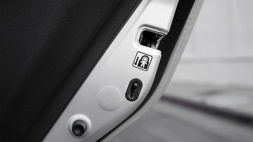 Công dụng không ngờ của những chi tiết nhỏ trên ô tô