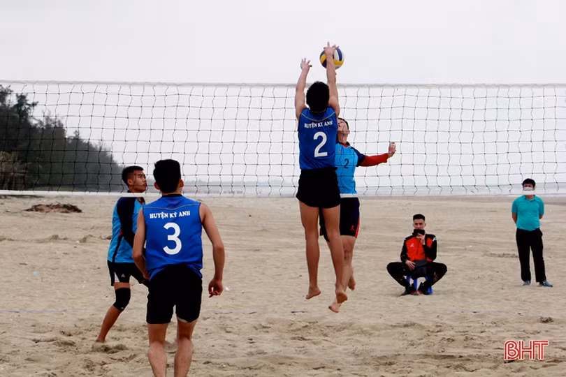 Các hoạt động thể thao sôi nổi tạo điểm nhấn cho mùa du lịch biển Hà Tĩnh