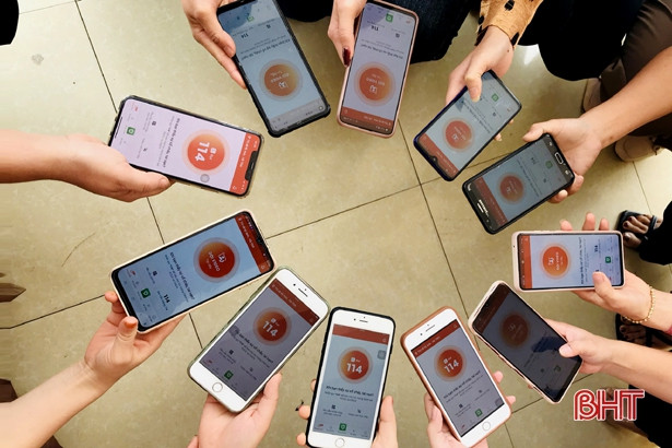 Hướng dẫn cài app “Báo cháy 114” cho hơn 1.500 cán bộ, giáo viên TX Kỳ Anh