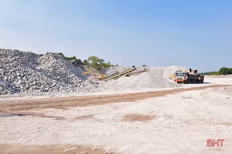 Cận cảnh nhà máy sản xuất thạch cao của doanh nghiệp Hà Tĩnh trên đất bạn Lào