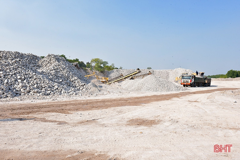 Cận cảnh nhà máy sản xuất thạch cao của doanh nghiệp Hà Tĩnh trên đất bạn Lào
