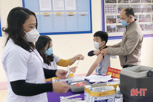 Hà Tĩnh được phân bổ 12.800 liều vắc-xin phòng COVID-19 tiêm cho trẻ em từ 11-12 tuổi