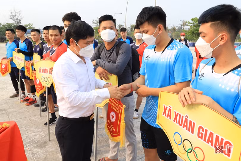 200 VĐV tranh tài Giải Bóng chuyền nam huyện Nghi Xuân