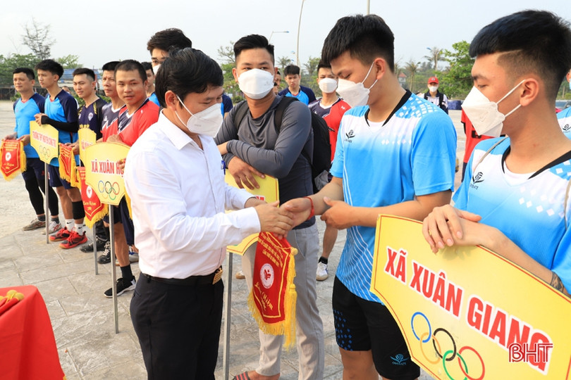 200 VĐV tranh tài Giải Bóng chuyền nam huyện Nghi Xuân