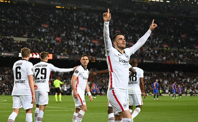 Kết quả Barcelona 2-3 Frankfurt: Địa chấn ở Nou Camp