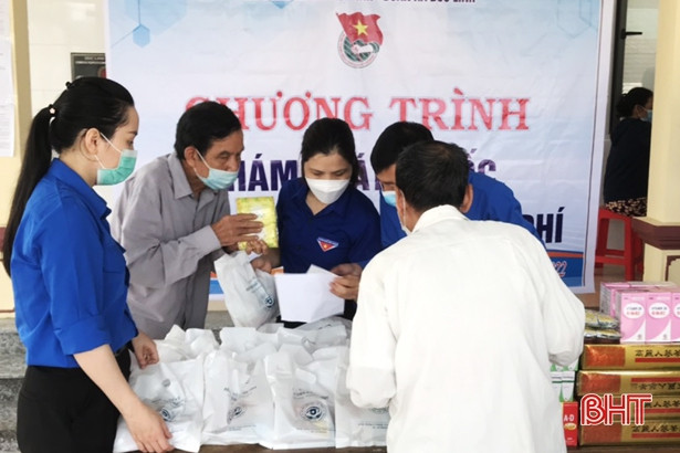 Khám, cấp phát thuốc miễn phí cho hơn 170 người dân Vũ Quang