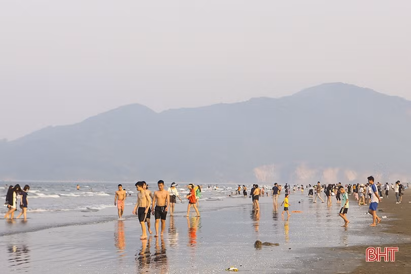 Đón hơn 5 vạn lượt khách dịp Giỗ Tổ, du lịch Hà Tĩnh “ấm” dần