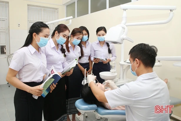 Vui đón Tết Bunpimay tại Trường Cao đẳng Y tế Hà Tĩnh