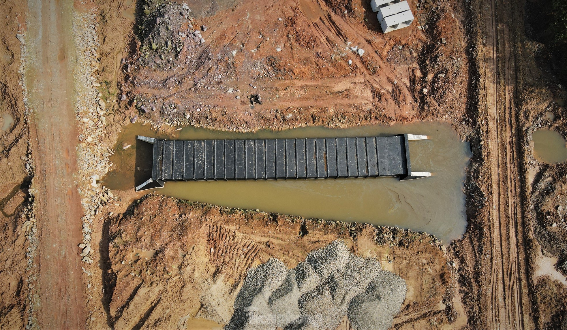 Nhộn nhịp công trường cao tốc đoạn qua Hà Tĩnh những ngày đầu năm