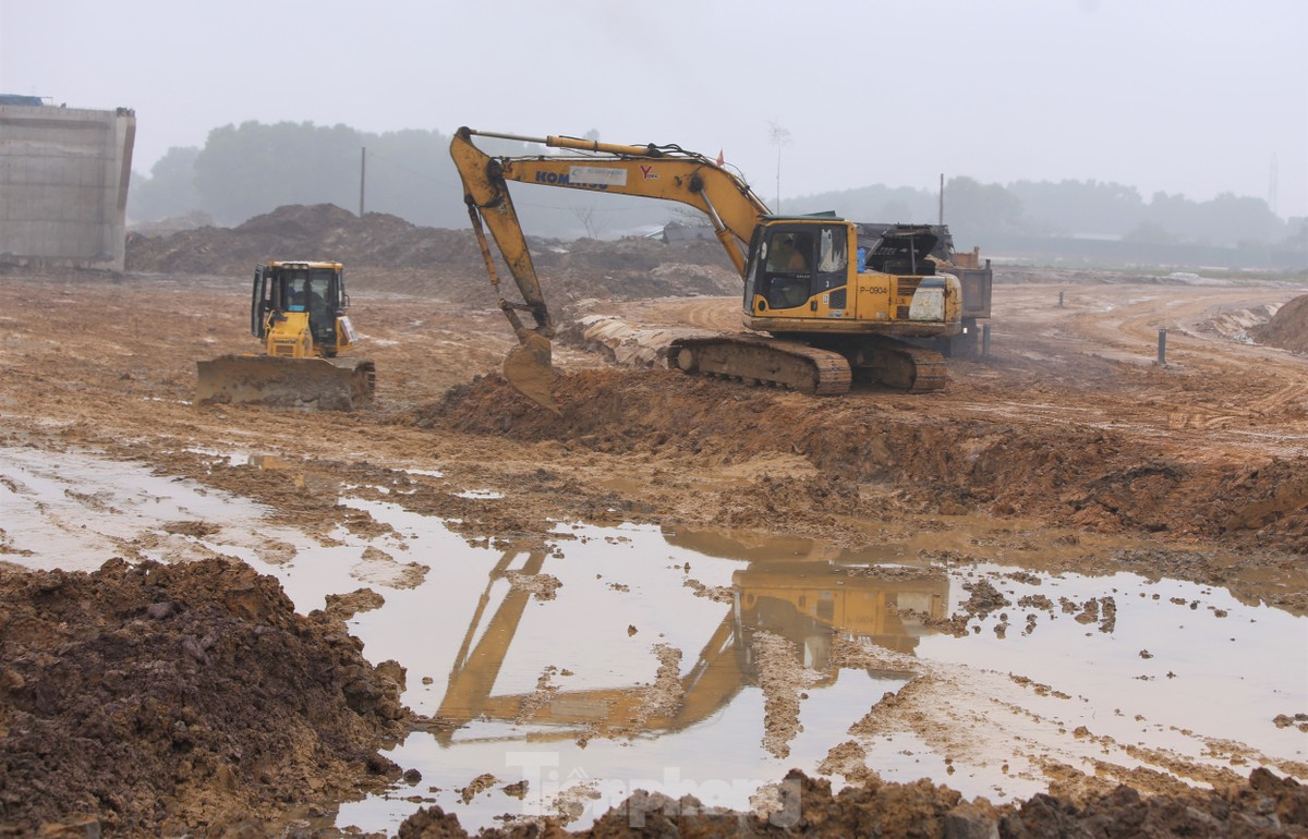 Nhộn nhịp công trường cao tốc đoạn qua Hà Tĩnh những ngày đầu năm