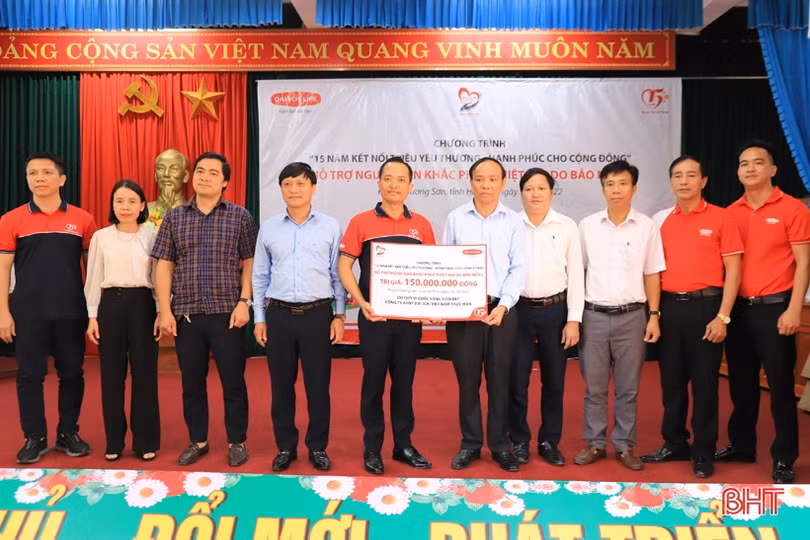 Bảo hiểm nhân thọ Dai-ichi trao 300 suất quà cho người dân Hương Sơn