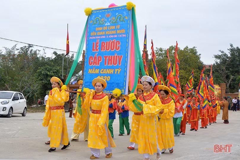 Đặc sắc lễ rước cấp thủy lễ hội Đền Cả - Dinh Đô quan Hoàng Mười
