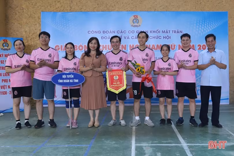 Liên đoàn Lao động tỉnh vô địch giải bóng chuyền hơi khối mặt trận, đoàn thể 