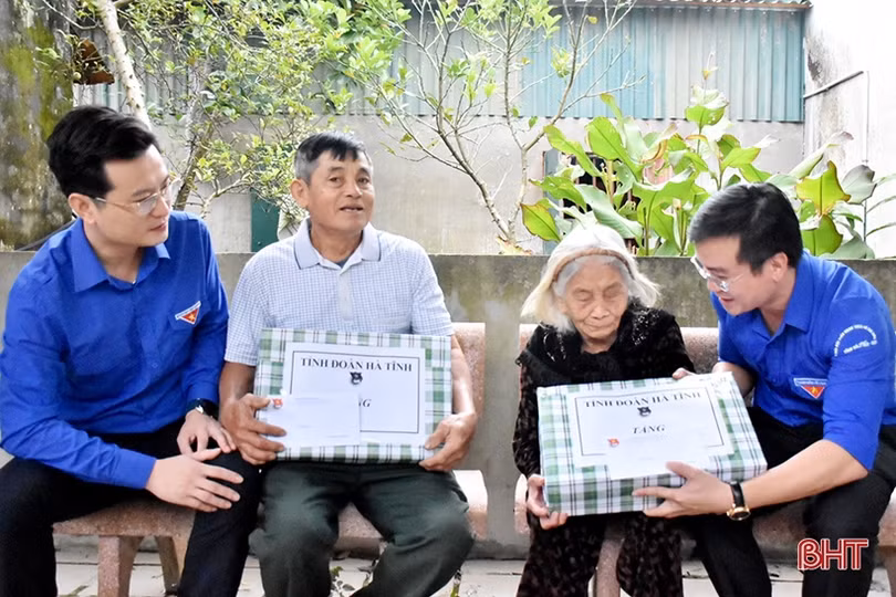 Nhiều hoạt động kỷ niệm 108 năm ngày sinh Anh hùng Lý Tự Trọng