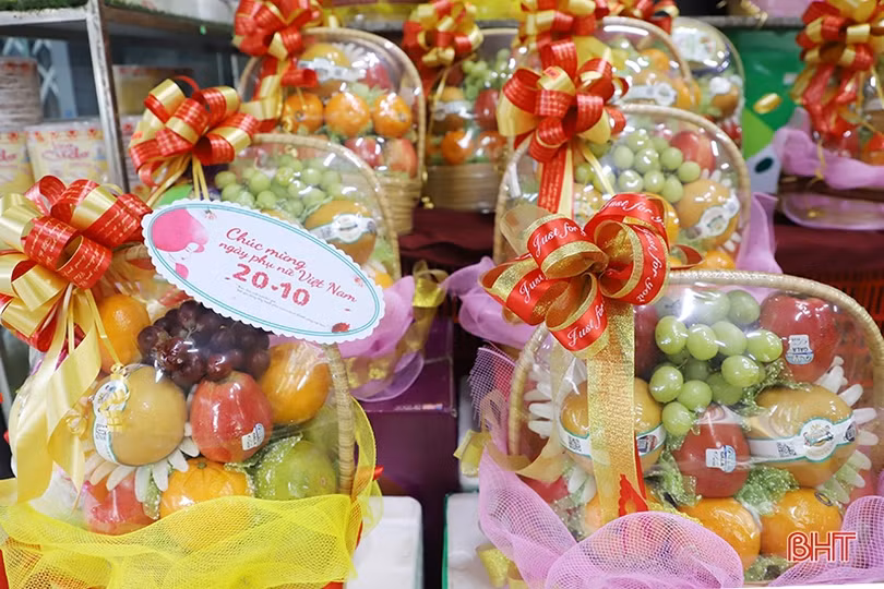 Nhộn nhịp thị trường hoa tươi, quà tặng dành cho phái đẹp tại Hà Tĩnh