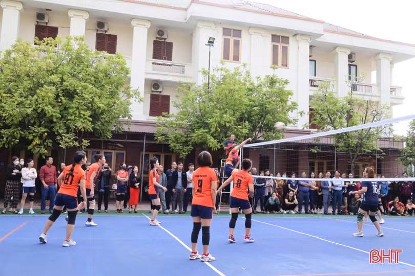 15 đội tranh tài Giải Bóng chuyền nữ Đại hội TDTT TP Hà Tĩnh