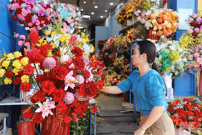 Nhộn nhịp thị trường hoa tươi, quà tặng dành cho phái đẹp tại Hà Tĩnh