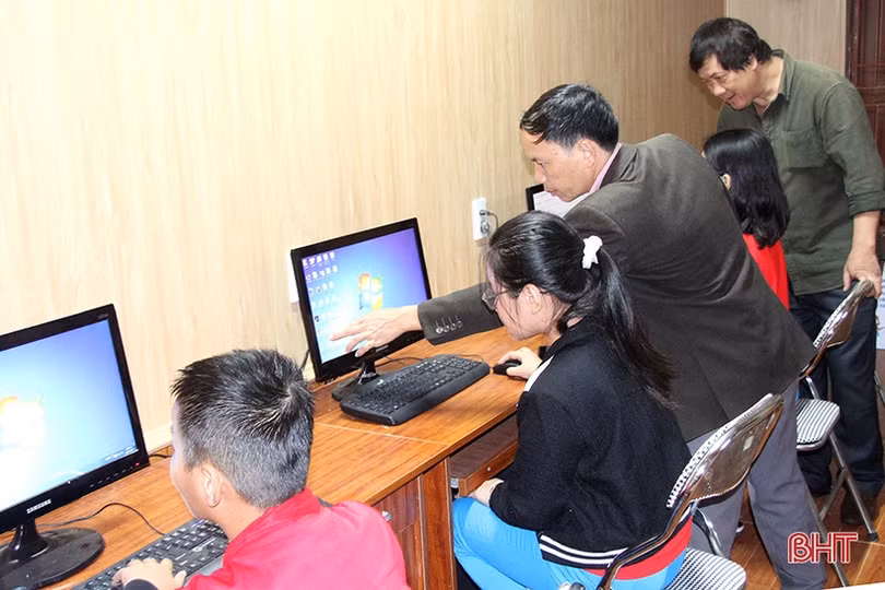 Nghi Xuân khánh thành phòng đọc sách và lớp học ngoại ngữ, vi tính miễn phí