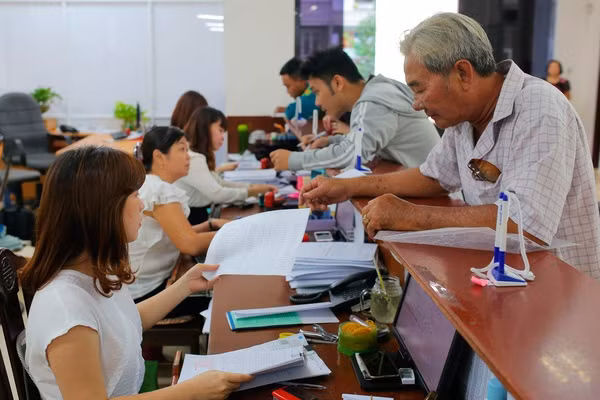 Quy định về nghỉ hưu ở tuổi cao hơn đối với cán bộ, công chức quản lý