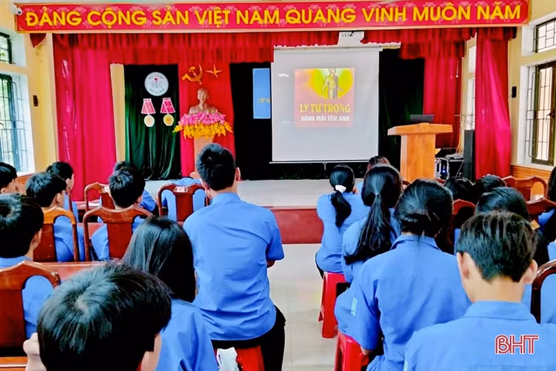 Nhiều hoạt động kỷ niệm 108 năm ngày sinh Anh hùng Lý Tự Trọng