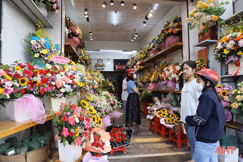 Nhộn nhịp thị trường hoa tươi, quà tặng dành cho phái đẹp tại Hà Tĩnh