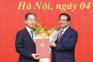 8 nhân sự lãnh đạo nhận quyết định điều động, bổ nhiệm vị trí mới