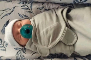 'Em bé già nhất thế giới' chào đời từ phôi đông lạnh suốt 30 năm