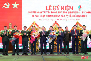 Trang trọng lễ kỷ niệm 80 năm Ngày truyền thống lực lượng vũ trang Hà Tĩnh