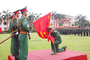 100 chiến sĩ mới Trung đoàn 841 tuyên thệ dưới cờ